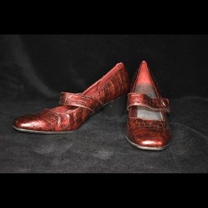 New women’s red snake print heels, size 9